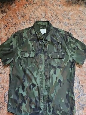 American Eagle Outfitters Green Camo Short Sleeve Shirt